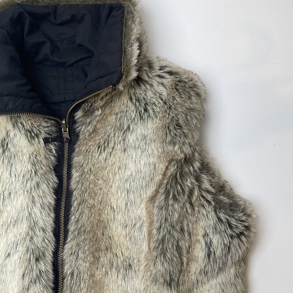 Esprit Black Flurry Reversible Vest - Picture 4 of 9